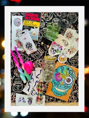 Skull lovers lot